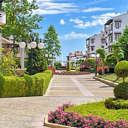 Oasis منتجع 4*